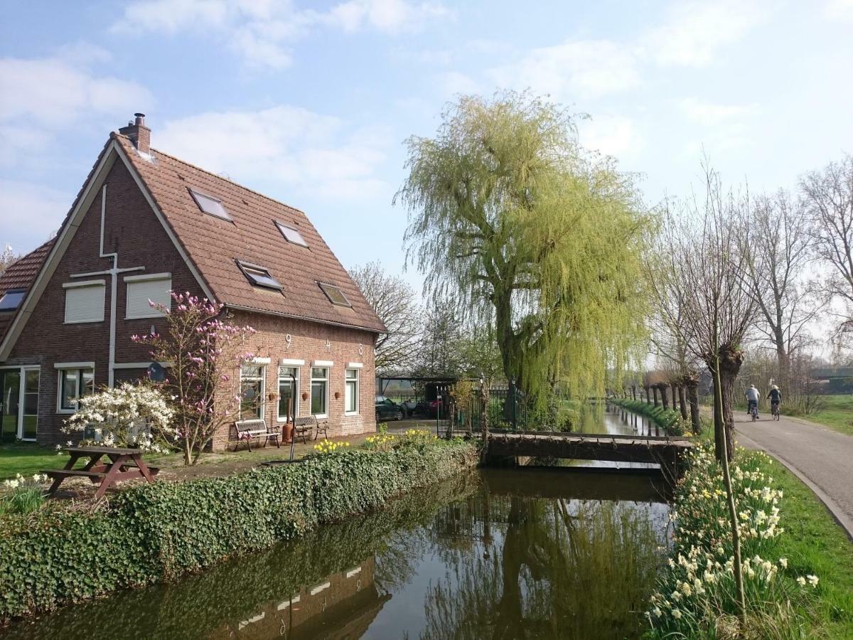 Holiday home Ons Hoekje Houten